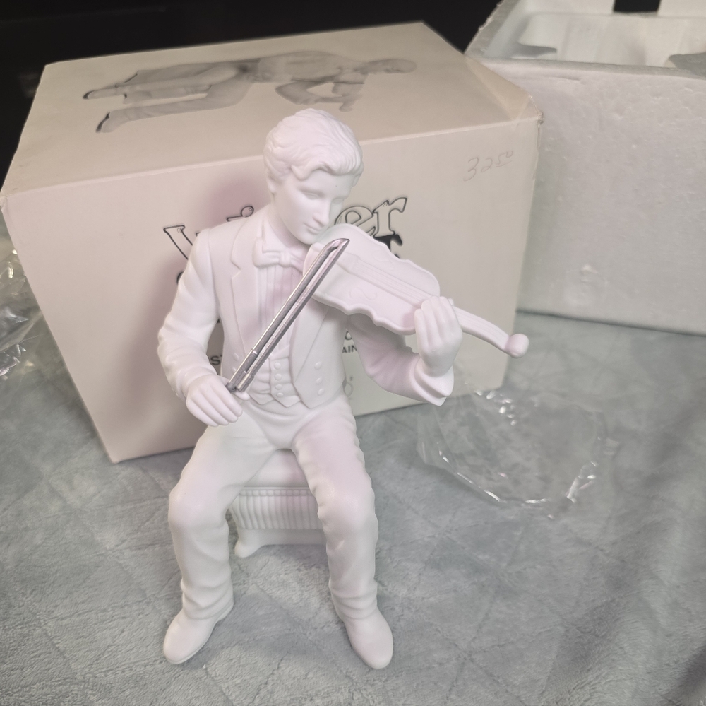 Department 56 Winter Silhouette  Christmas Concerto Violinist Figurine (78476)
